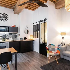 Le 14 Sathonay Apartment